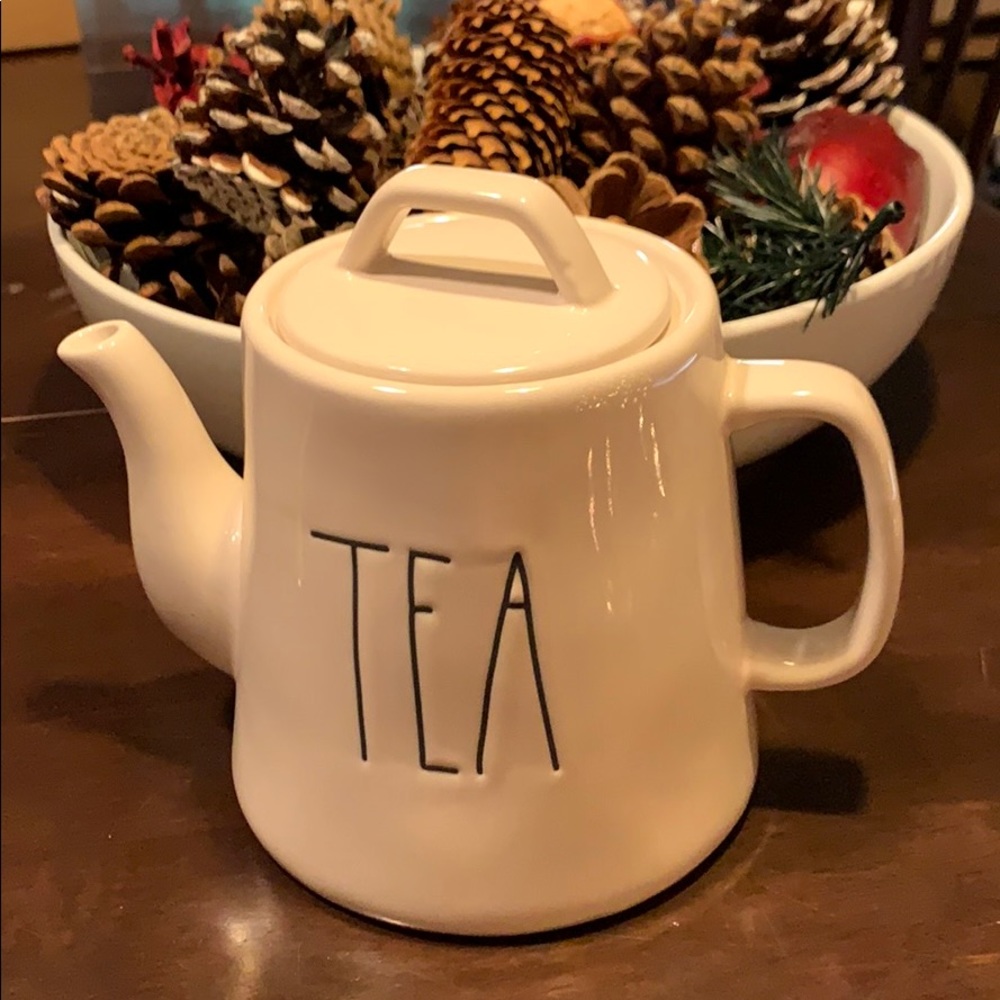 Tea pot